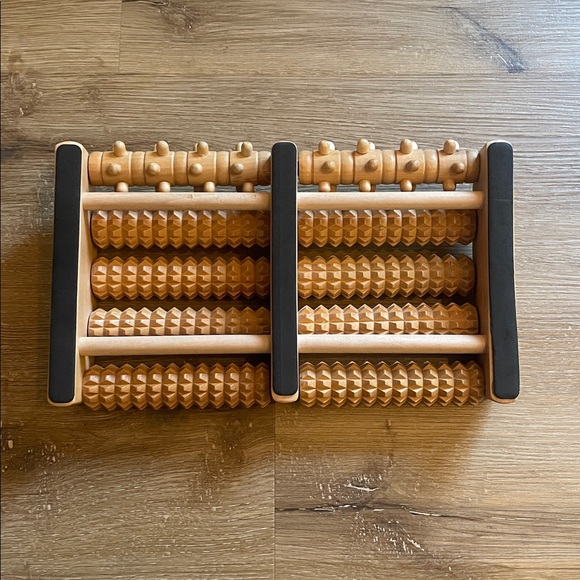 Dual Wooden Foot Roller – Acupressure Therapy - Picture 6 of 11